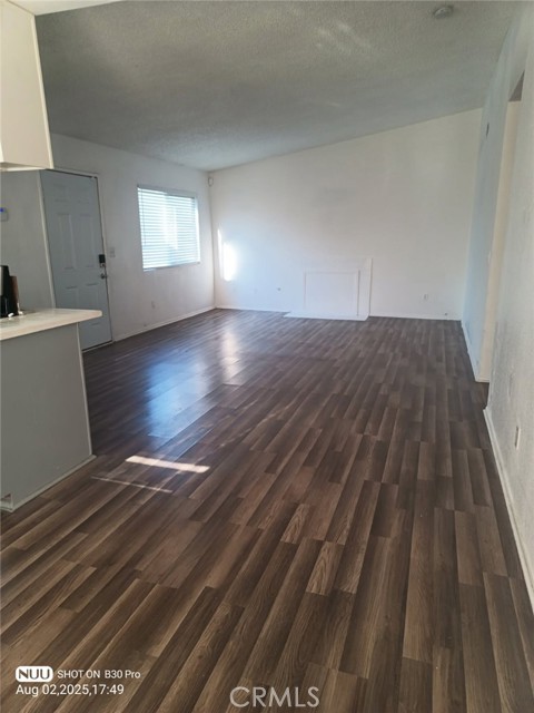 Detail Gallery Image 9 of 13 For 10475 Pony Express Dr, Adelanto,  CA 92301 - 3 Beds | 2 Baths