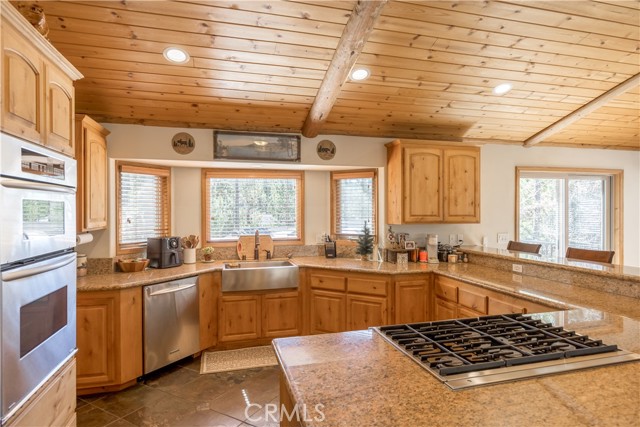 Detail Gallery Image 11 of 39 For 41537 Mockingbird, Big Bear Lake,  CA 92315 - 4 Beds | 3/1 Baths