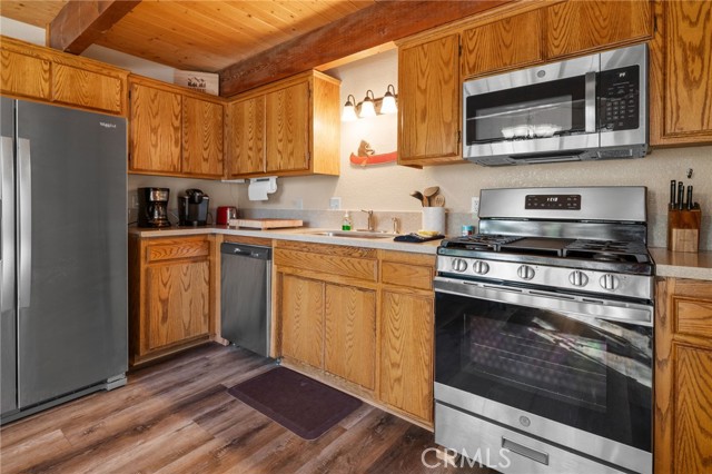 Detail Gallery Image 10 of 28 For 1184 Teton Dr, Big Bear Lake,  CA 92315 - 3 Beds | 2/1 Baths