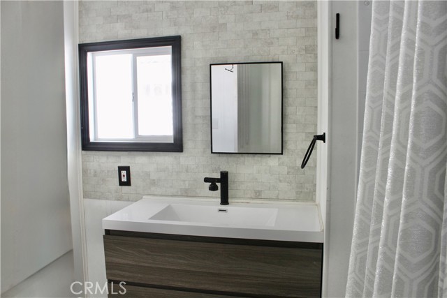 601 N Kirby Street, Hemet CA: https://media.crmls.org/medias/2401e498-d1c4-4dfa-a924-7db0c8d0c35e.jpg