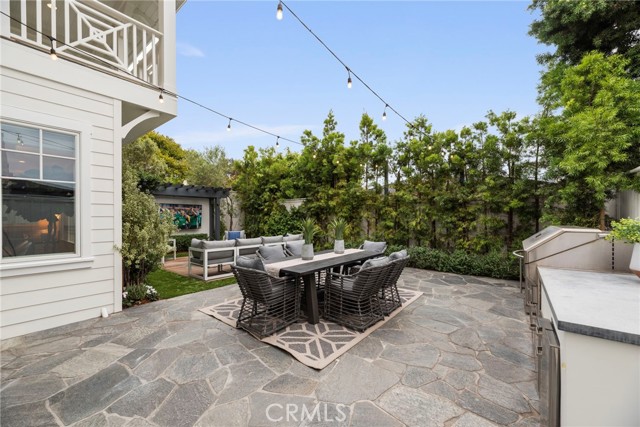 652 26th Street, Manhattan Beach, California 90266, 5 Bedrooms Bedrooms, ,2 BathroomsBathrooms,Residential,Sold,26th,SB21213872