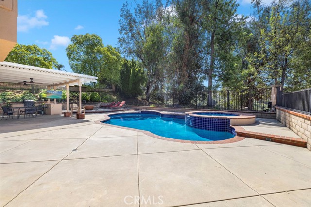 2304 Trickling Creek Drive, La Verne CA: https://media.crmls.org/medias/24028cf9-2df2-4bc8-8e6d-96a64a6ba869.jpg