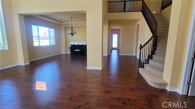 Detail Gallery Image 4 of 19 For 12699 Yorkshire Dr, Apple Valley,  CA 92308 - 7 Beds | 5/1 Baths