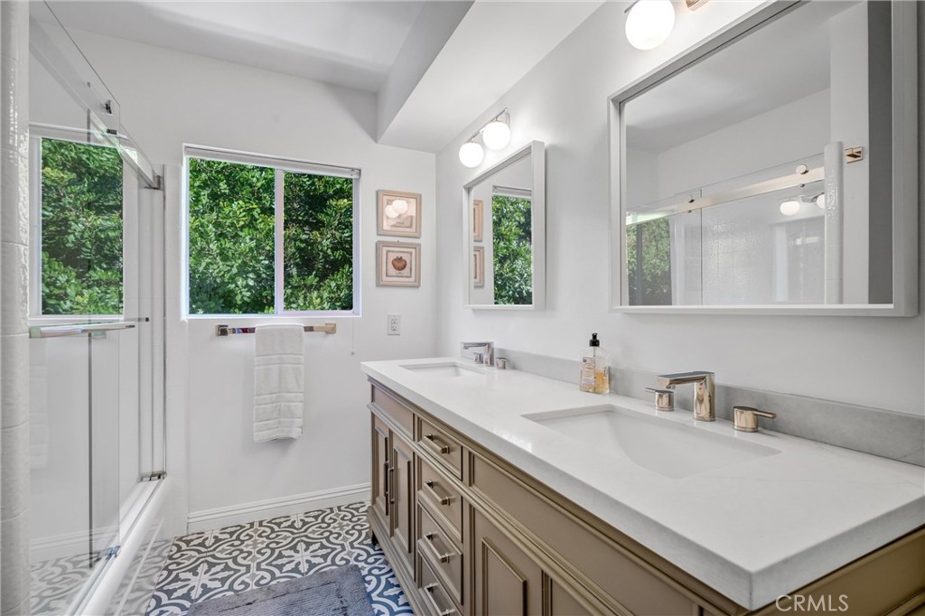 2403a8f7 8115 412b Aca4 8ccbc7413776