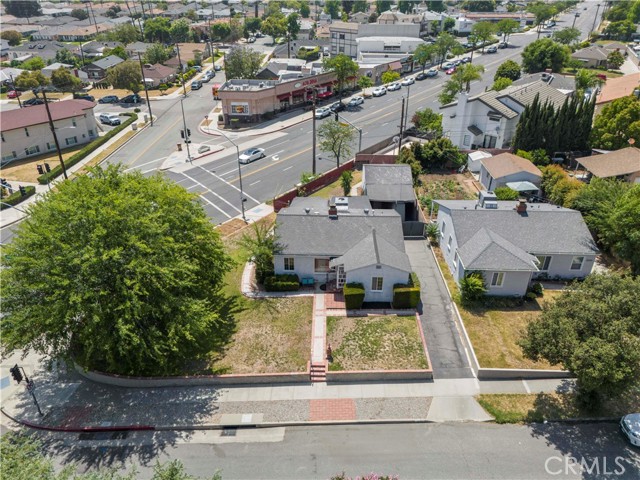 2505 North Keystone Street, Burbank CA: https://media.crmls.org/medias/2403f386-06da-41d8-aa91-848f53f7183e.jpg
