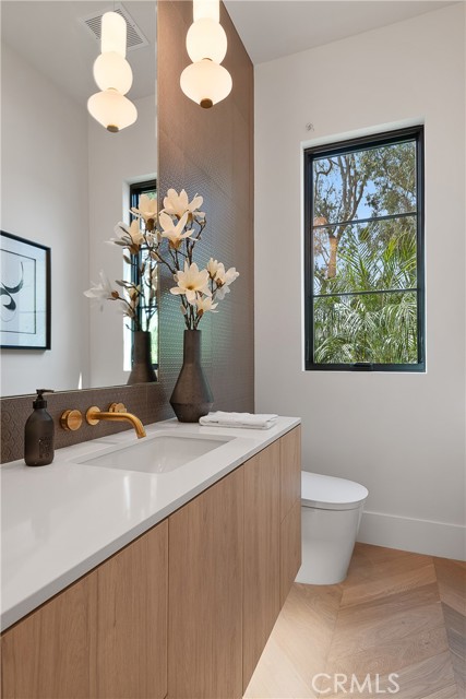 Detail Gallery Image 21 of 65 For 2104 Laurel Ave, Manhattan Beach,  CA 90266 - 5 Beds | 5/1 Baths