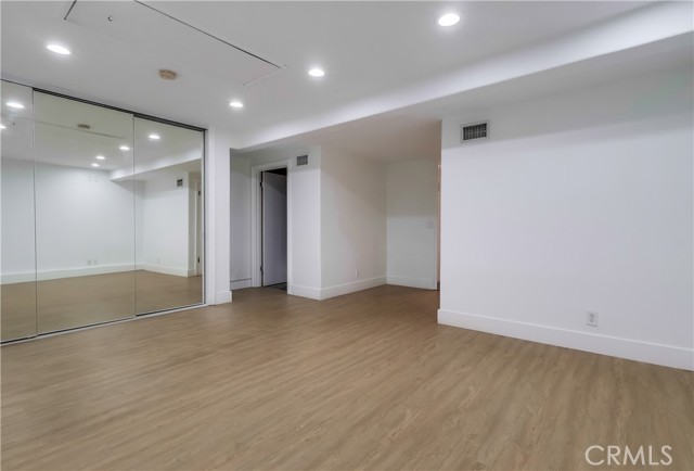 5528 Voletta Place, Valley Village CA: https://media.crmls.org/medias/24047170-4717-4d07-8f6e-8c1ca1af20b2.jpg