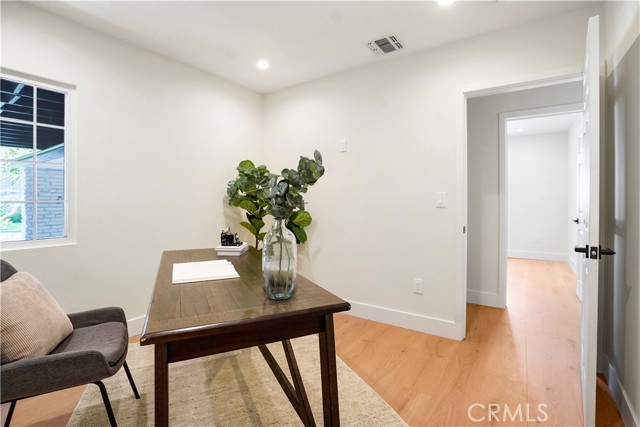 Detail Gallery Image 23 of 51 For 18324 Sylvan St, Tarzana,  CA 91335 - 4 Beds | 2 Baths