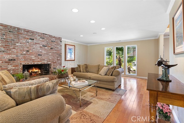 22666 Margarita Drive, Woodland Hills CA: https://media.crmls.org/medias/2404f1fc-1ccf-487e-a1dc-bf591f9f698d.jpg