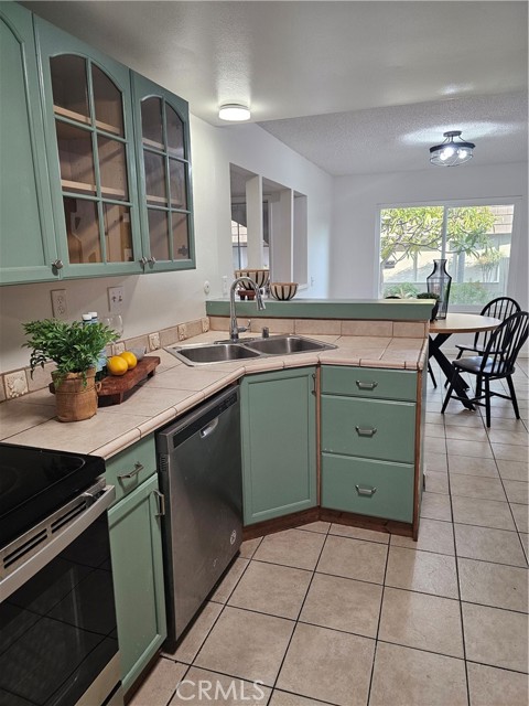 Detail Gallery Image 8 of 21 For 4785 Larwin Ave, Cypress,  CA 90630 - 4 Beds | 2/1 Baths