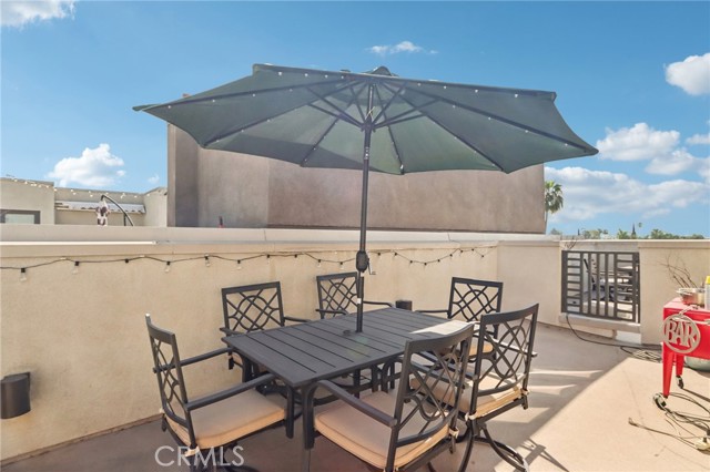 Detail Gallery Image 25 of 37 For 13225 Victory Bld, Valley Glen,  CA 91401 - 3 Beds | 3/1 Baths