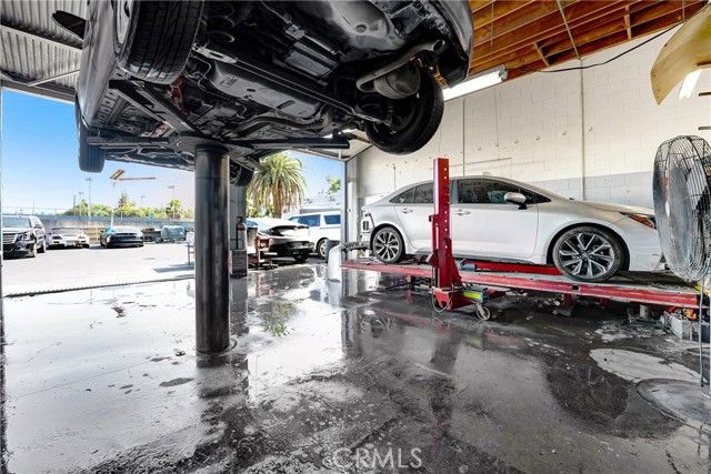 7039 Topanga Canyon Boulevard, Canoga Park CA: https://media.crmls.org/medias/24068e46-ee76-44ea-91fb-0403e7532081.jpg