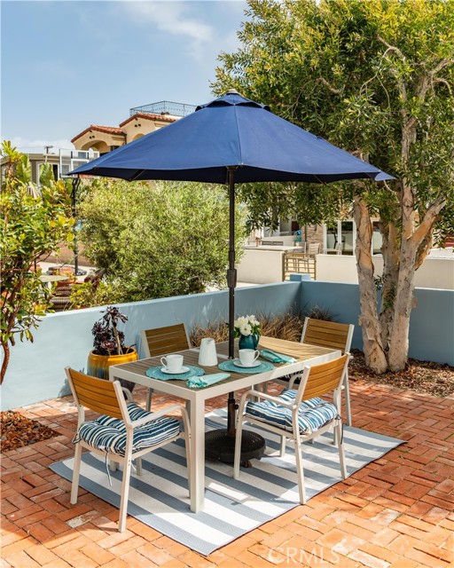 29 5th street, Hermosa Beach, California 90254, 2 Bedrooms Bedrooms, ,2 BathroomsBathrooms,Residential,Sold,5th street,SB22074733