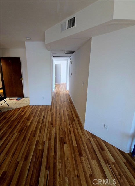 Detail Gallery Image 3 of 9 For 14610 Erwin St #304,  Van Nuys,  CA 91411 - 2 Beds | 2 Baths