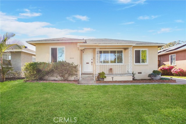 Don't miss this opportunity to own 3 beds and 2 baths in Lakewood