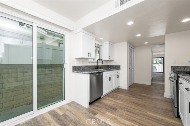 Detail Gallery Image 10 of 36 For 17051 Sandra Lee Ln #101,  Huntington Beach,  CA 92649 - 2 Beds | 2 Baths