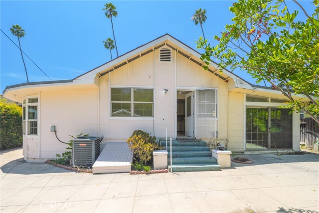 164 S Berkeley Avenue, Pasadena CA: https://media.crmls.org/medias/24099f90-942e-43a9-8bc3-9253daec0c7f.jpg