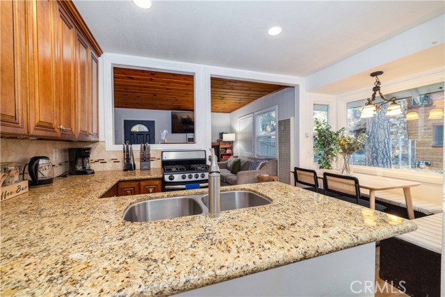 Detail Gallery Image 7 of 18 For 42769 Conifer Dr, Big Bear Lake,  CA 92315 - 4 Beds | 1 Baths