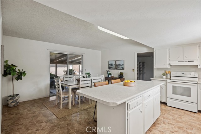 657 Villa Drive, Chico CA: https://media.crmls.org/medias/240a0559-0b6c-4a04-a501-b3ce7aa2c408.jpg