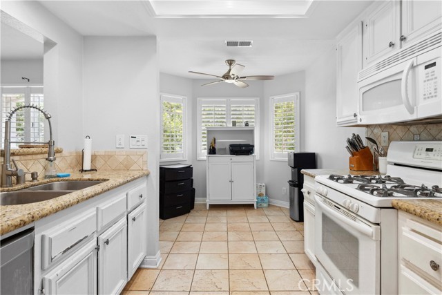 20981 Oakville, Lake Forest CA: https://media.crmls.org/medias/240a2ea3-bf85-4bc9-bc7a-972d58a59e72.jpg