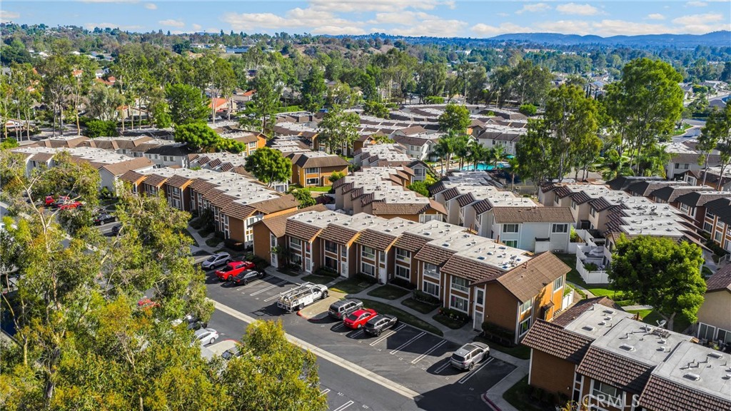 240aeedb 6147 4711 B5fe 702636690306