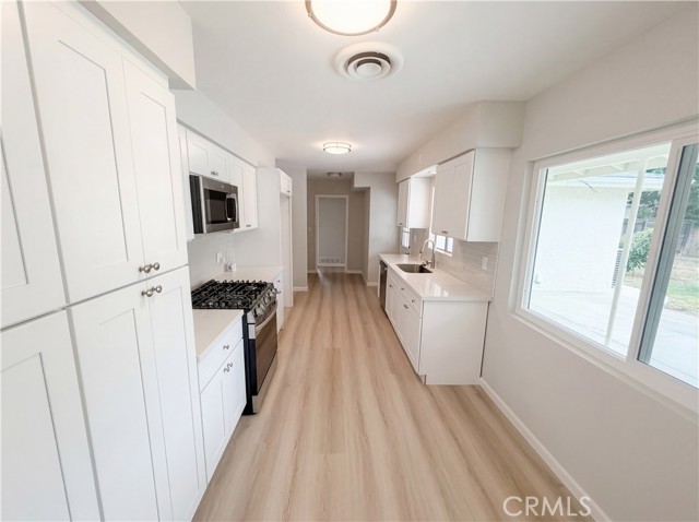 Detail Gallery Image 13 of 27 For 5654 Tower Rd, Riverside,  CA 92506 - 3 Beds | 2 Baths