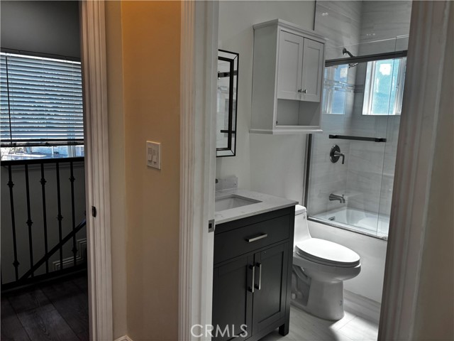 Detail Gallery Image 15 of 35 For 8644 N Corbin Ave, Northridge,  CA 91324 - 3 Beds | 3 Baths