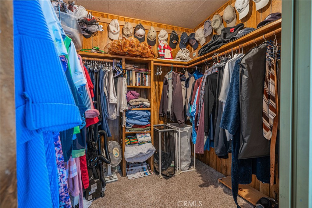 https://media.crmls.org/medias/240bd2b1-f049-4196-b656-1862d761d31a.jpg?preset=X-Large