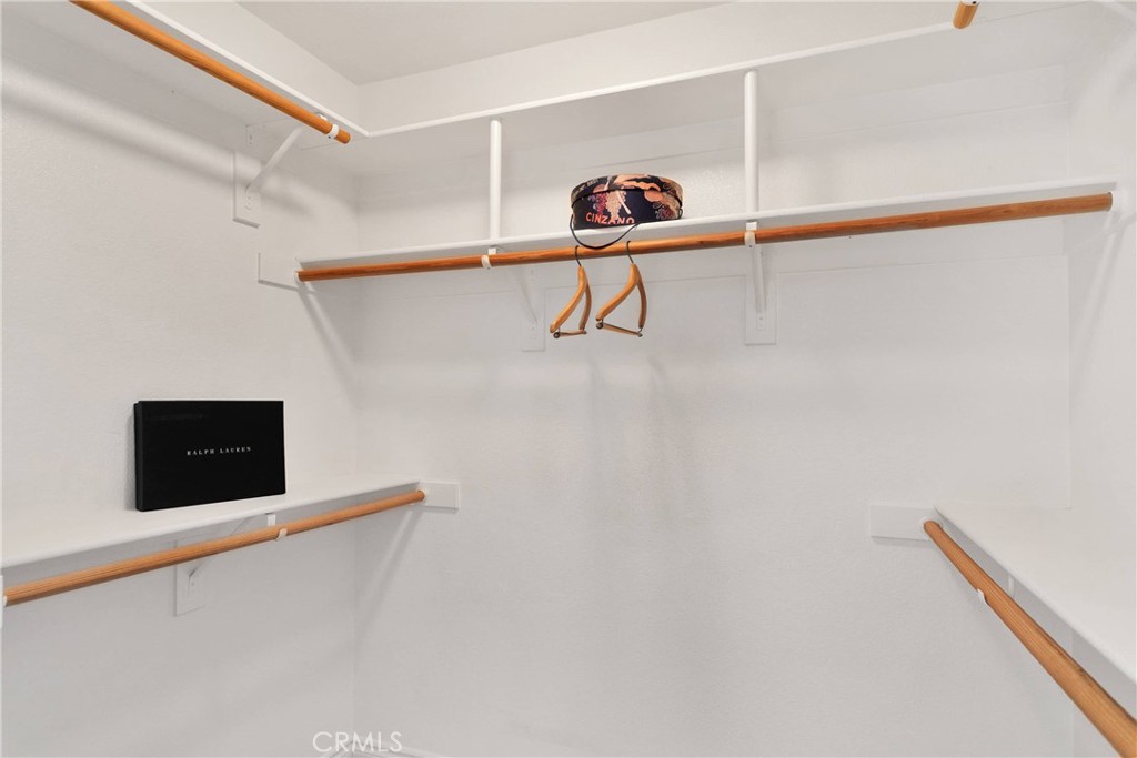 https://media.crmls.org/medias/240be9a8-7838-47f9-98a5-62d919ce5c65.jpg?preset=X-Large
