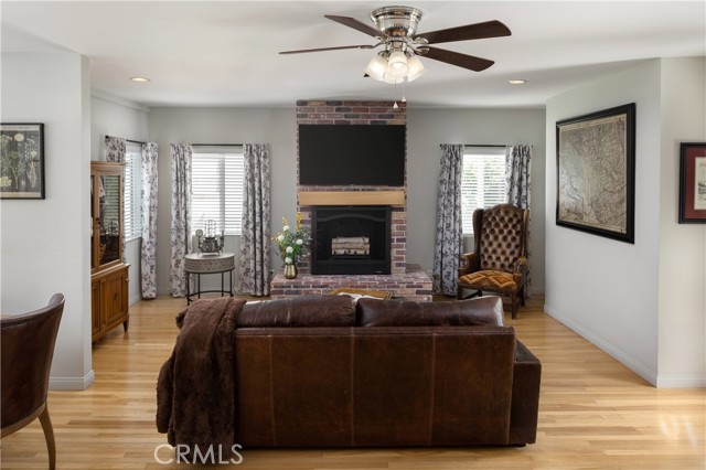 Detail Gallery Image 7 of 33 For 2289 Stearnlee Ave, Long Beach,  CA 90815 - 3 Beds | 3 Baths