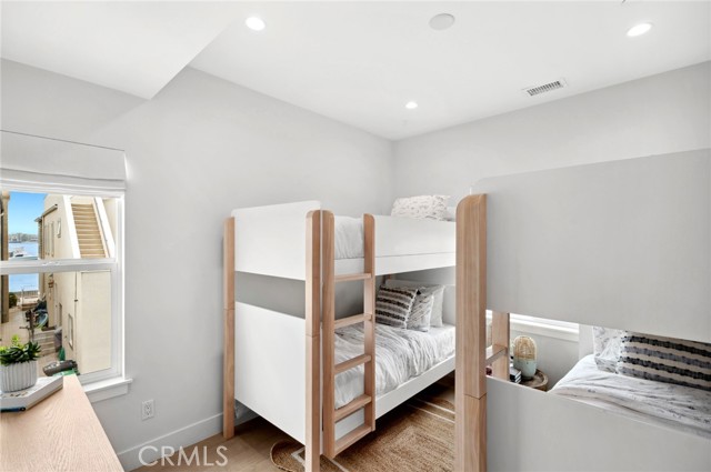 Detail Gallery Image 17 of 27 For 109 Onyx Ave, Newport Beach,  CA 92662 - 3 Beds | 4/1 Baths