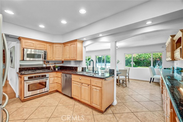 Detail Gallery Image 19 of 66 For 4121 Country Club Dr, Lakewood,  CA 90712 - 4 Beds | 5 Baths