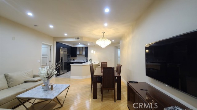 311 Caruso Avenue, Glendale CA: https://media.crmls.org/medias/240d360a-feb3-44bd-af7e-dac763445317.jpg