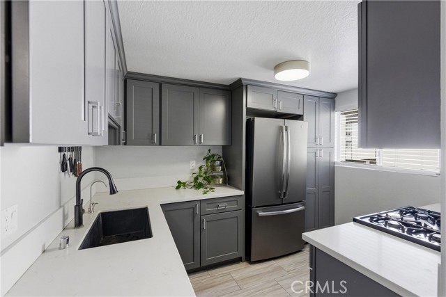 Detail Gallery Image 8 of 24 For 2100 W Palmyra #33,  Orange,  CA 92868 - 3 Beds | 1/1 Baths