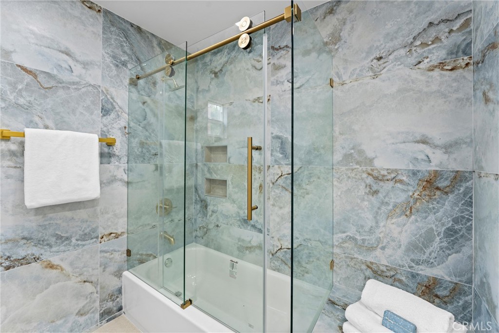 240e2b56 Fc8a 4135 9fb8 3bac1837ce4e