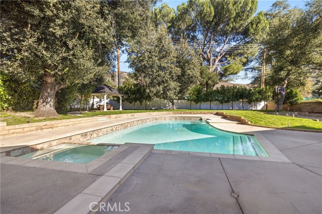 Detail Gallery Image 40 of 46 For 5340 Edgeware Dr, Calabasas,  CA 91301 - 5 Beds | 3 Baths