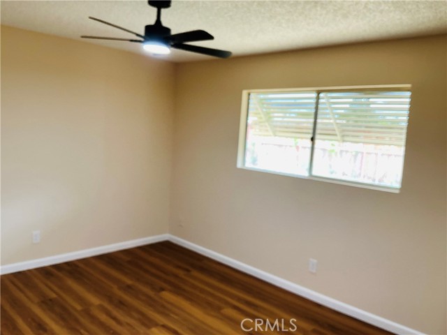 Detail Gallery Image 10 of 14 For 1126 Lucerne, Hemet,  CA 92543 - 2 Beds | 2 Baths