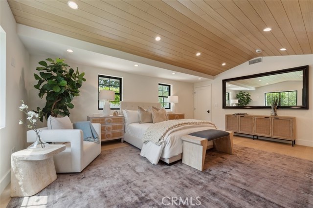 13817 Valley Vista Blvd, Sherman Oaks CA: https://media.crmls.org/medias/24102b38-4e6f-42bc-907b-f02311c78918.jpg