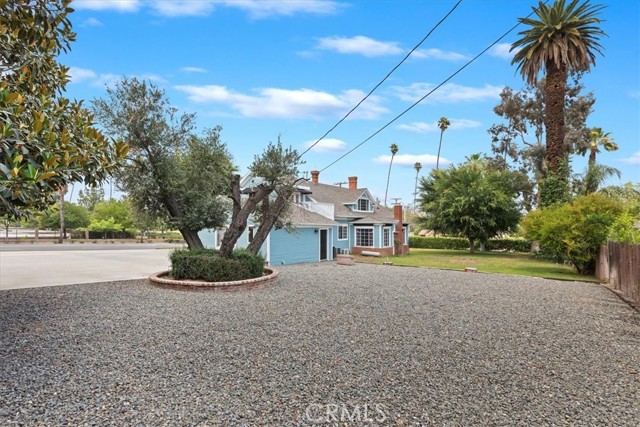 1350 E Chase Drive, Corona CA: https://media.crmls.org/medias/24103cb8-c1c2-4835-831f-7823133c3b36.jpg
