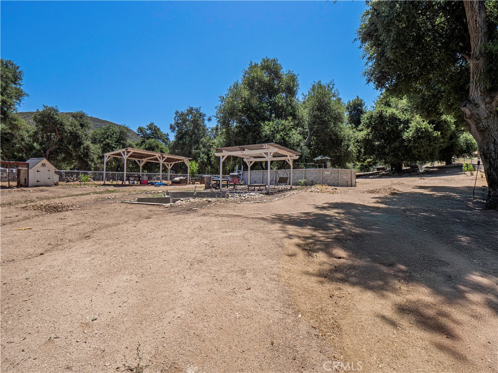 https://media.crmls.org/medias/2410b6ab-522e-4d24-89bb-62ee686ac331.jpg?preset=X-Large