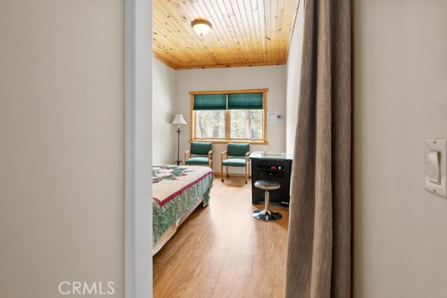 Detail Gallery Image 33 of 73 For 826 Boulder Rd, Big Bear Lake,  CA 92315 - 2 Beds | 2/1 Baths