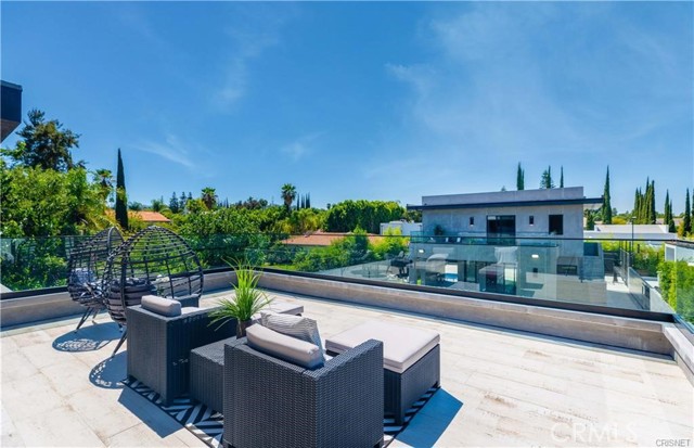 5239 Avenida Hacienda, Tarzana CA: https://media.crmls.org/medias/24121f78-7b42-4d6f-8701-3a7ddf288885.jpg