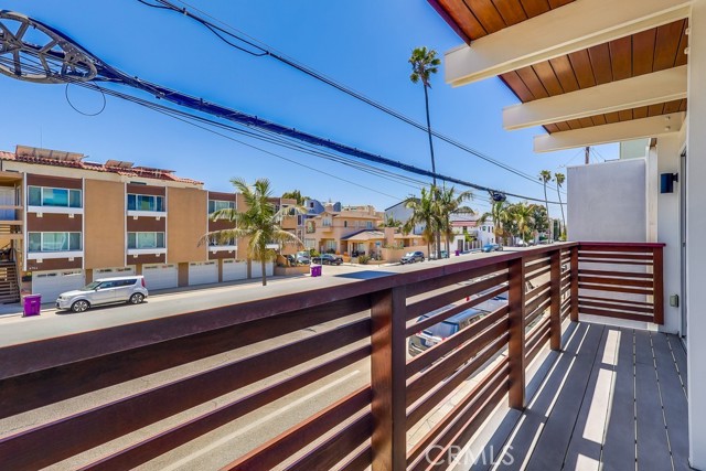 6715 E Ocean Boulevard, Long Beach CA: https://media.crmls.org/medias/24128859-31d5-4a6c-aec1-27a4225be113.jpg
