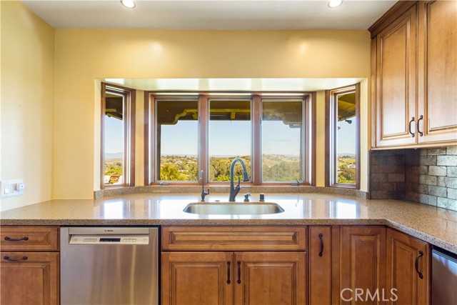 Detail Gallery Image 15 of 61 For 4960 Sleeping Indian Rd, Fallbrook,  CA 92028 - 4 Beds | 4 Baths