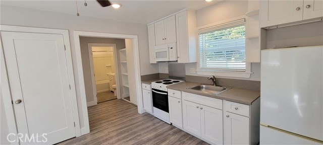 551 W Avenue 26, Los Angeles CA: https://media.crmls.org/medias/2413d2cf-020a-42cd-b3e5-2345ba5e581e.jpg