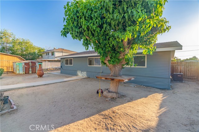 14147 Arrowhead Drive, Victorville CA: https://media.crmls.org/medias/2414e9f9-de92-4d39-84ee-2365afd8ff6d.jpg