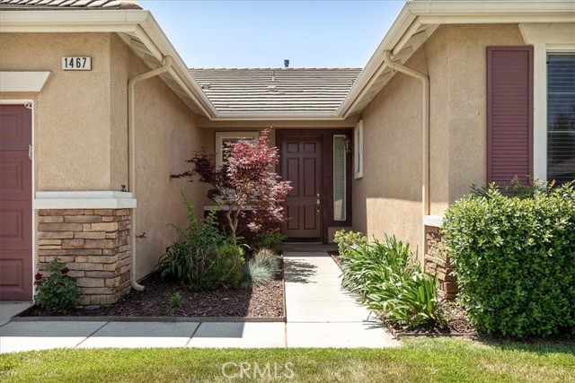 1467 Hunter Moon Way, Beaumont CA: https://media.crmls.org/medias/24156243-a1eb-432a-a257-471b20389cff.jpg