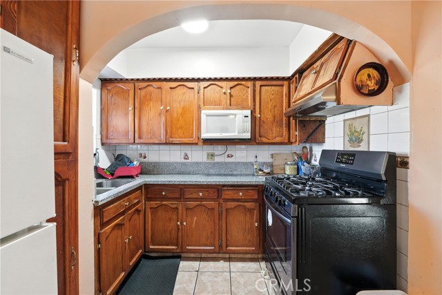 2718 E 7th Street, Los Angeles CA: https://media.crmls.org/medias/24159a65-e48b-4a3a-a580-967a80dea02a.jpg