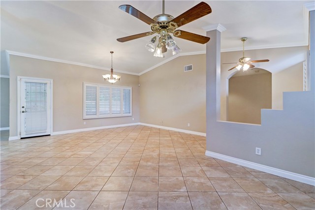 1946 Tamarack Lane, Hemet CA: https://media.crmls.org/medias/2415a116-76af-494a-819f-82469614ea47.jpg