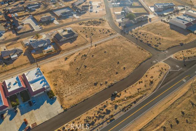 706 Outer Hwy 18 S, Apple Valley CA: https://media.crmls.org/medias/2415d7c2-0ee6-4f6f-9265-2bfd223b505e.jpg